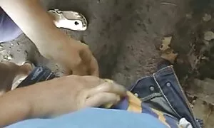 बड़े स्तनों के साथ सेक्सी वीडियो सेक्सी वीडियो पिक्चर श्यामला एक थरथानेवाला के साथ खेल रहा है