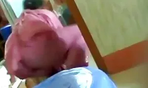 सौंदर्य बाथरूम के सेक्सी पिक्चर हिंदी में सेक्सी पिक्चर फर्श पर masturbating