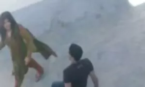 दो अमेरिकी देशभक्त वीडियो में सेक्सी पिक्चर आदमी के साथ शांति बनाने